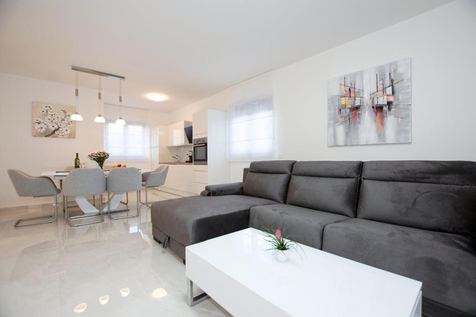 Villa Stella - Crowonder Luxury Rent Туран Екстериор снимка