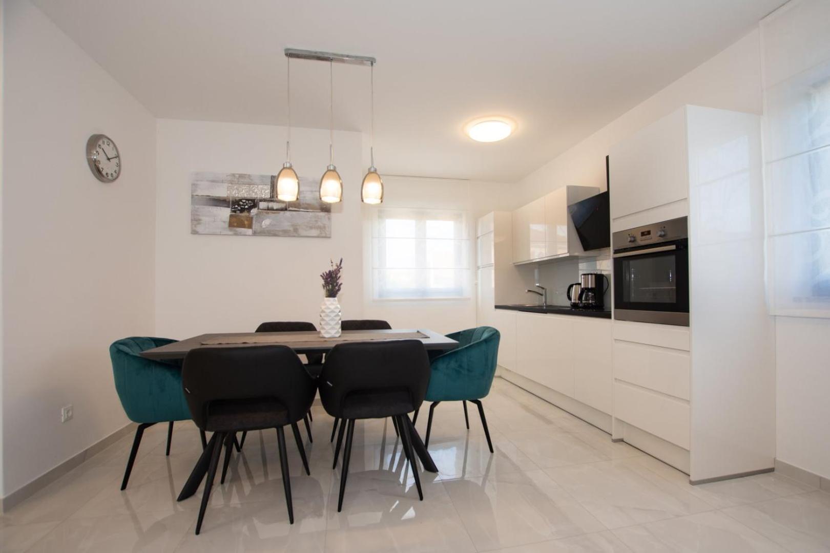 Villa Stella - Crowonder Luxury Rent Туран Екстериор снимка