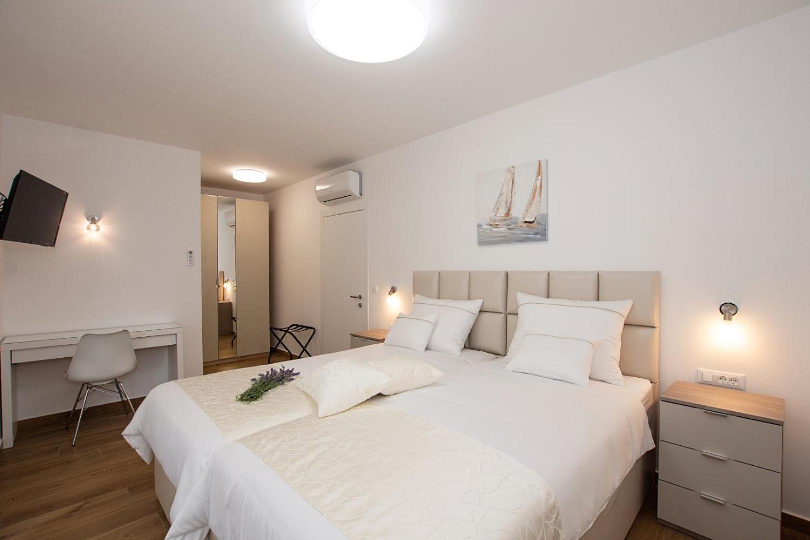 Villa Stella - Crowonder Luxury Rent Туран Екстериор снимка