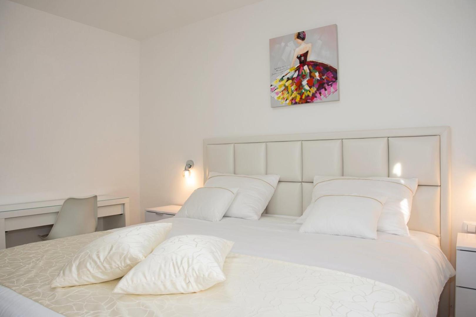 Villa Stella - Crowonder Luxury Rent Туран Екстериор снимка