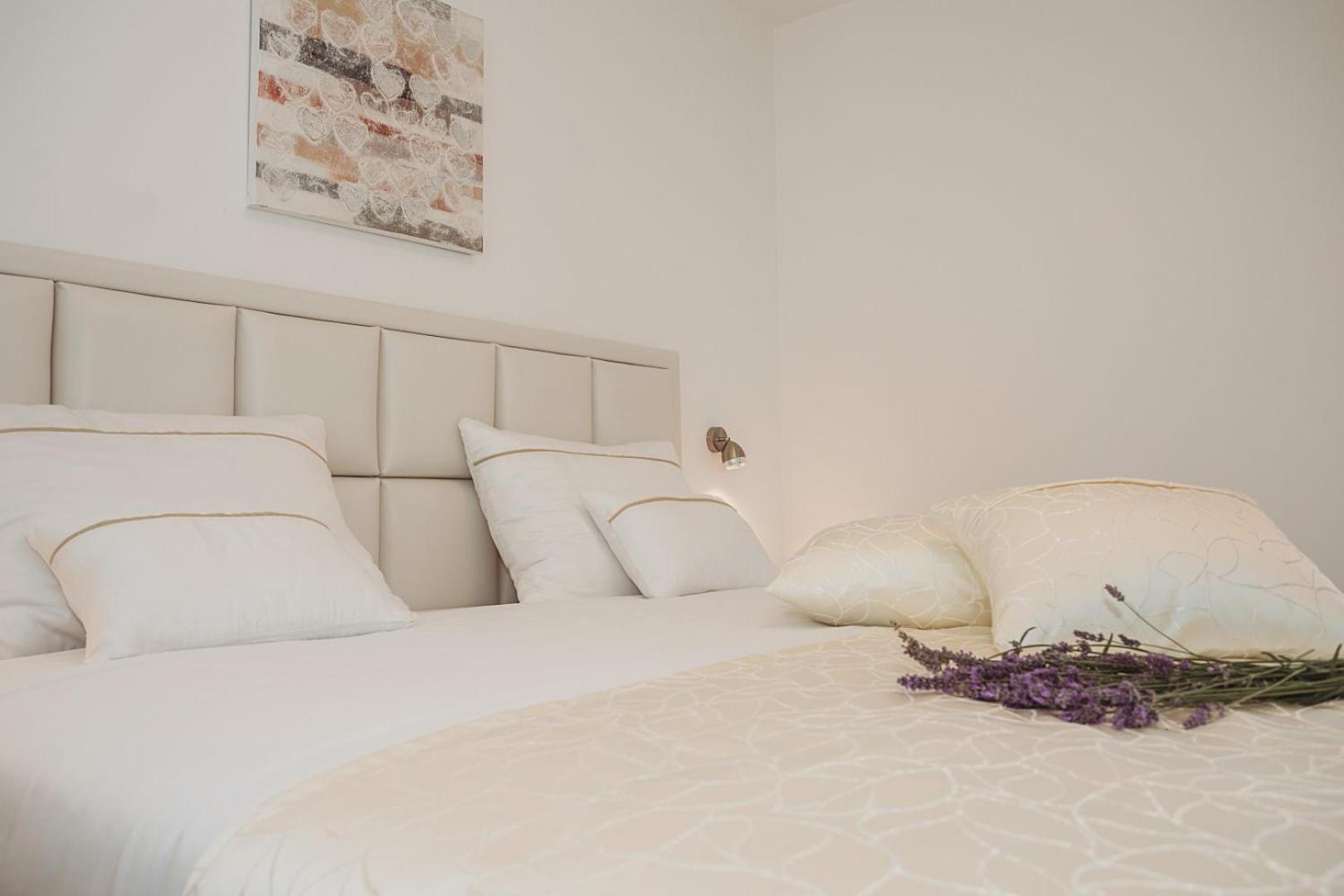 Villa Stella - Crowonder Luxury Rent Туран Екстериор снимка