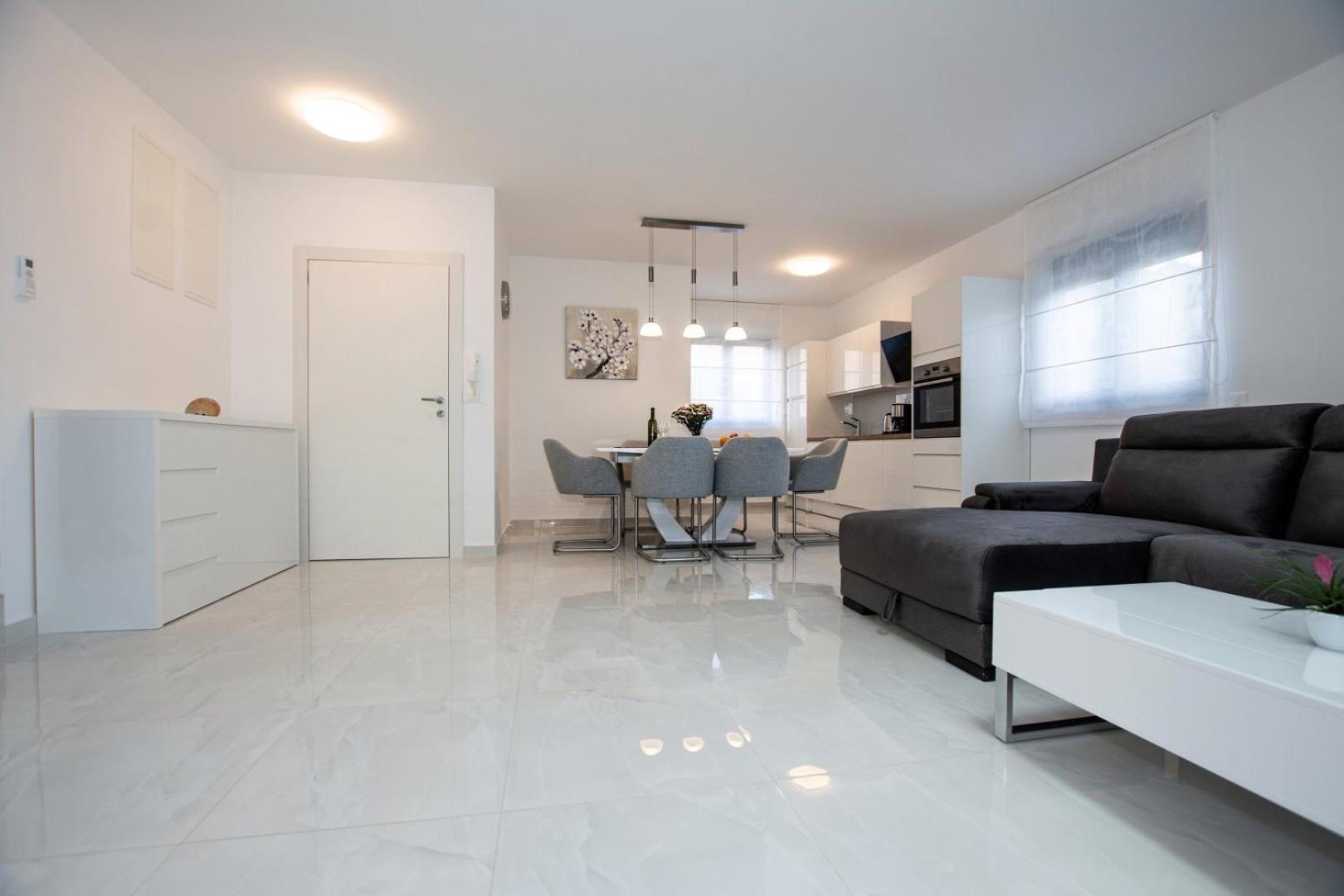 Villa Stella - Crowonder Luxury Rent Туран Екстериор снимка